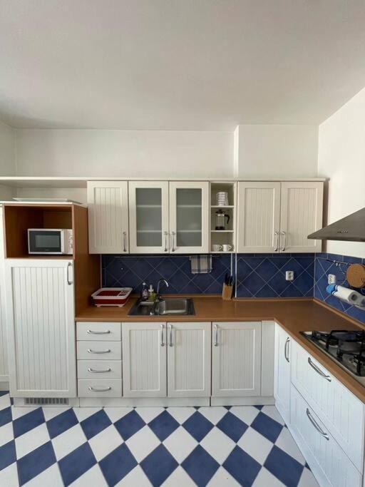 Apartman Obchodna Bratislava Ngoại thất bức ảnh
